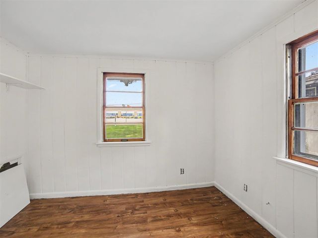 384 N 6th Avenue, Fruitport, MI 49415