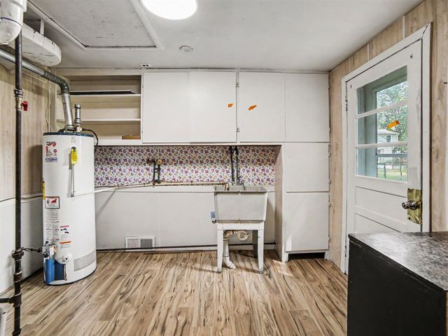 384 N 6th Avenue, Fruitport, MI 49415