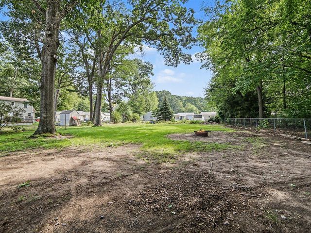384 N 6th Avenue, Fruitport, MI 49415