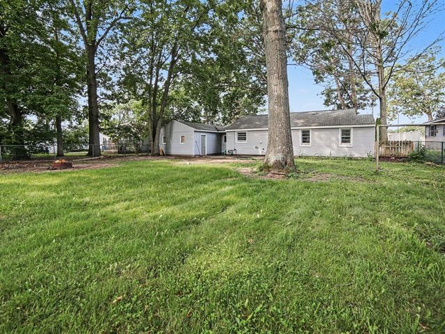 384 N 6th Avenue, Fruitport, MI 49415
