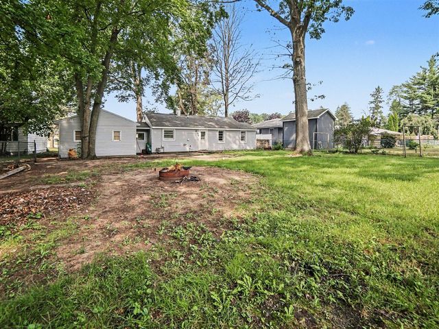 384 N 6th Avenue, Fruitport, MI 49415