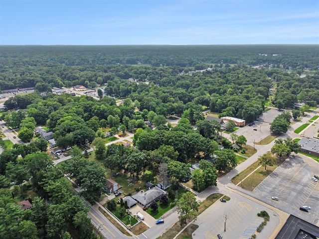 384 N 6th Avenue, Fruitport, MI 49415