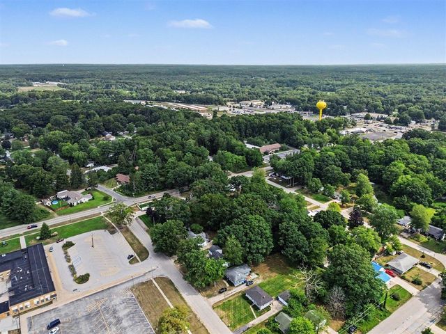 384 N 6th Avenue, Fruitport, MI 49415