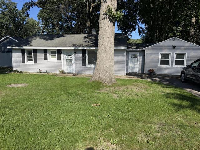 384 N 6th Avenue, Fruitport, MI 49415