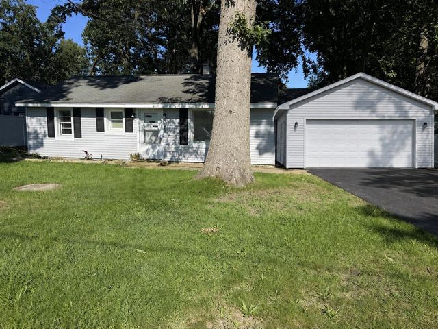 384 N 6th Avenue, Fruitport, MI 49415