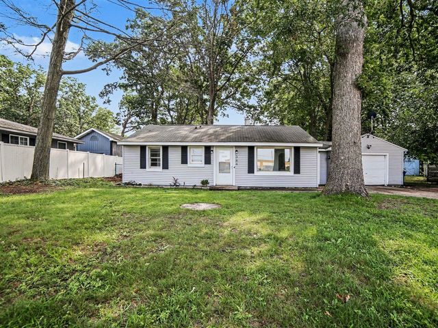 384 N 6th Avenue, Fruitport, MI 49415