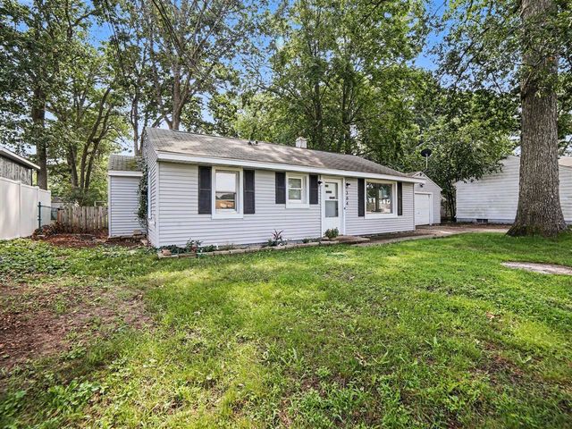 384 N 6th Avenue, Fruitport, MI 49415