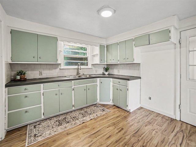 384 N 6th Avenue, Fruitport, MI 49415