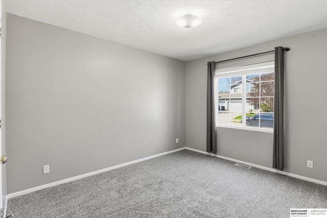 15121 Bedford Avenue, Omaha, NE 68116