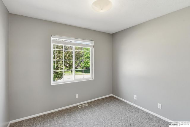 15121 Bedford Avenue, Omaha, NE 68116