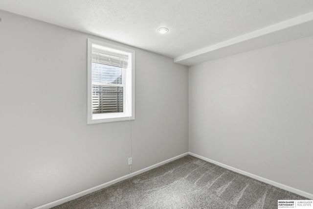 15121 Bedford Avenue, Omaha, NE 68116