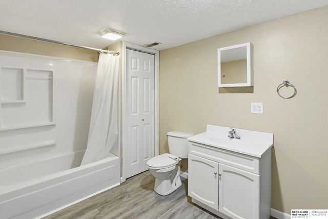 15121 Bedford Avenue, Omaha, NE 68116