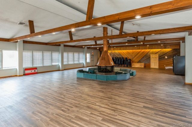 8 Idaho i8, Coram, NY 11727