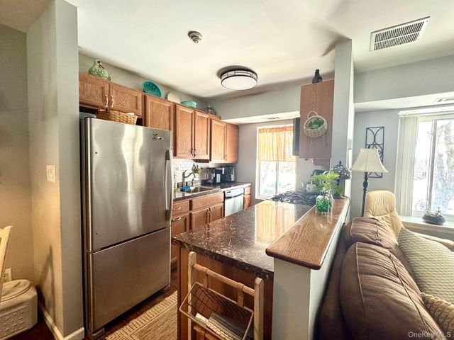 8 Idaho i8, Coram, NY 11727