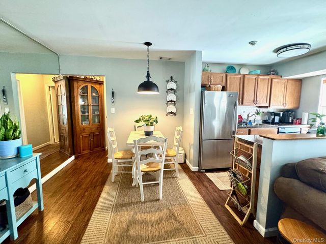 8 Idaho i8, Coram, NY 11727