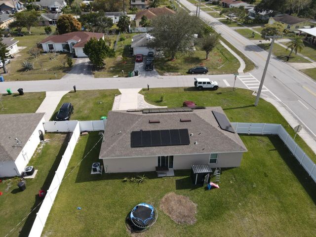 402 NE Mainsail Street, Port St Lucie, FL 34983