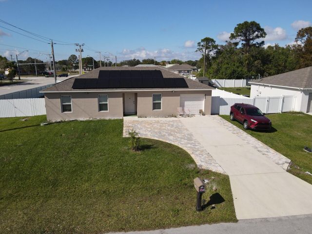 402 NE Mainsail Street, Port St Lucie, FL 34983