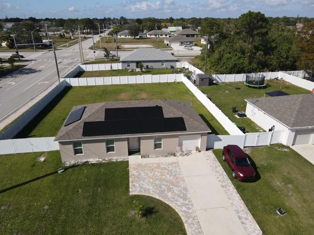 402 NE Mainsail Street, Port St Lucie, FL 34983