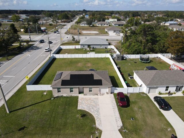 402 NE Mainsail Street, Port St Lucie, FL 34983