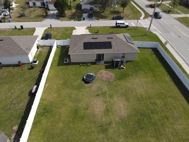402 NE Mainsail Street, Port St Lucie, FL 34983