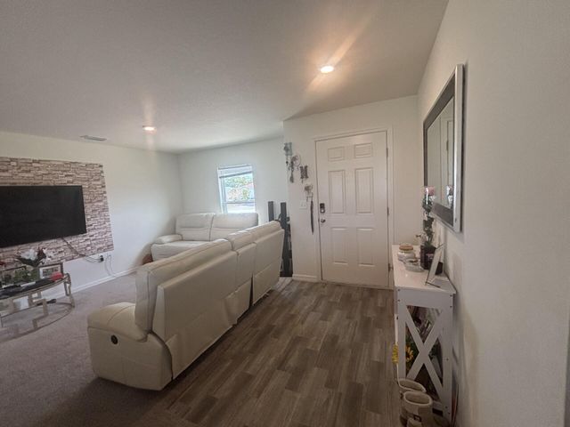 402 NE Mainsail Street, Port St Lucie, FL 34983