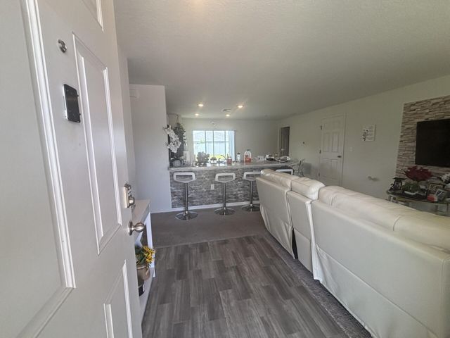 402 NE Mainsail Street, Port St Lucie, FL 34983