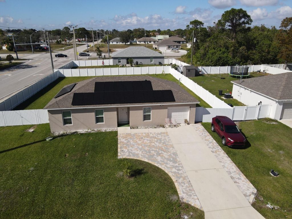 402 NE Mainsail Street, Port St Lucie, FL 34983