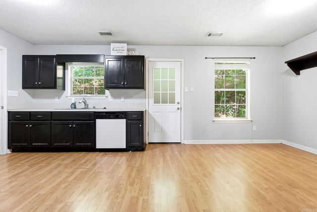 1126 Oakview Cove, Benton, AR 72015
