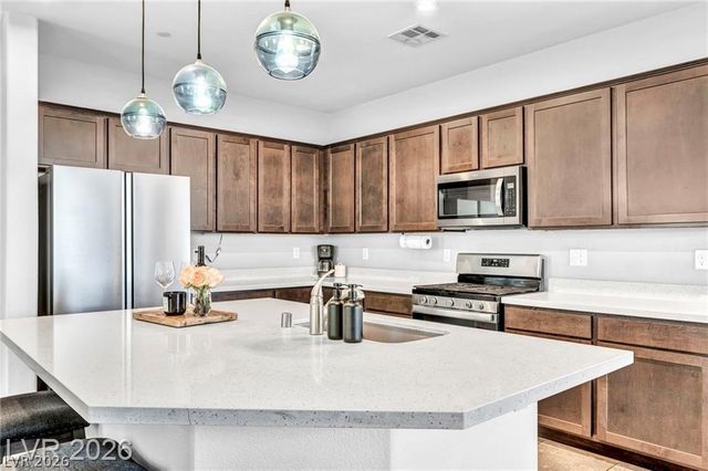 1016 Huckburn Avenue, Henderson, NV 89015