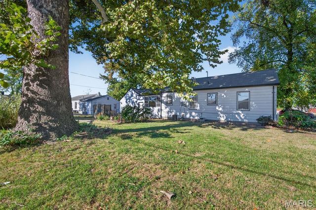 7110 Willow Lane, Hazelwood, MO 63042