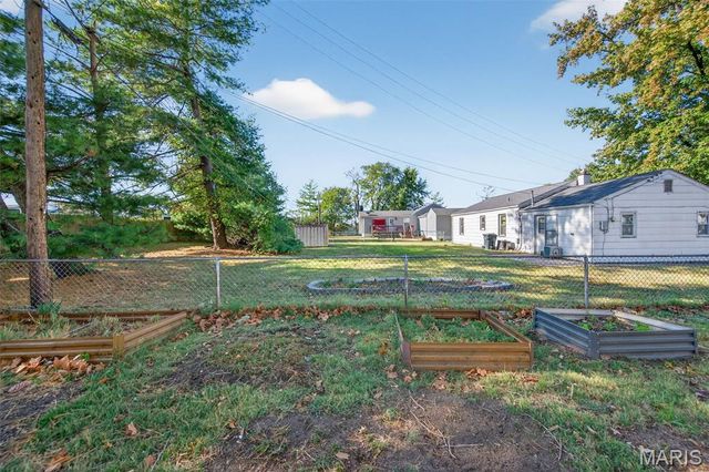 7110 Willow Lane, Hazelwood, MO 63042