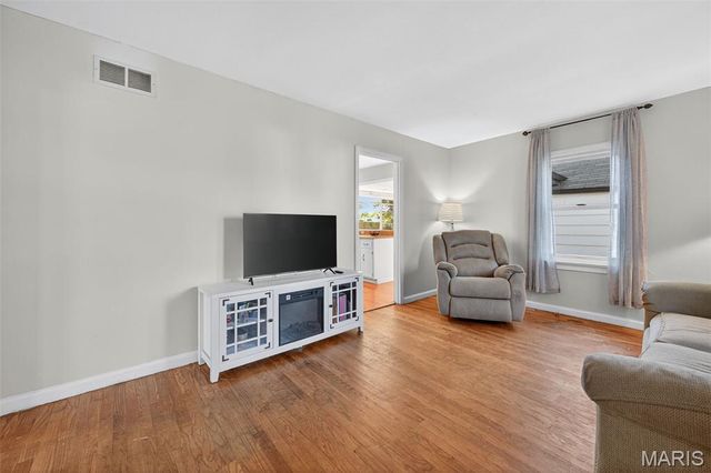 7110 Willow Lane, Hazelwood, MO 63042