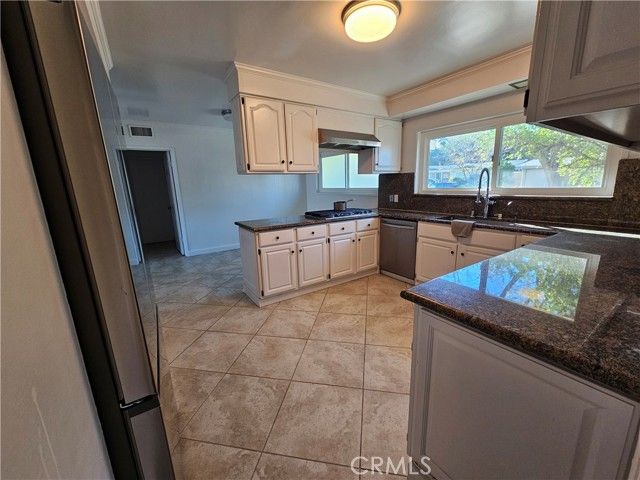 5352 Bayer, Woodland Hills (los Angeles), CA 91367