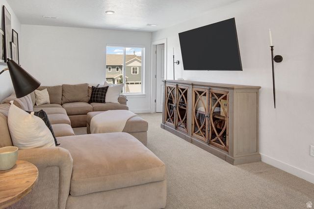 2119 S MOUNTAIN VIEW BLVD, Woods Cross, UT 84087