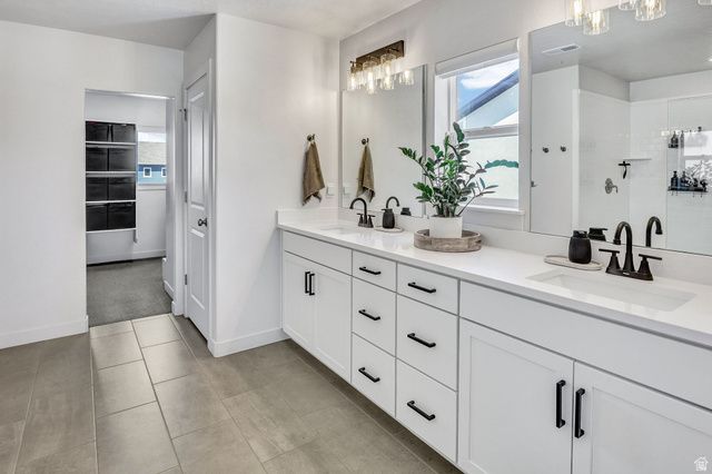 2119 S MOUNTAIN VIEW BLVD, Woods Cross, UT 84087