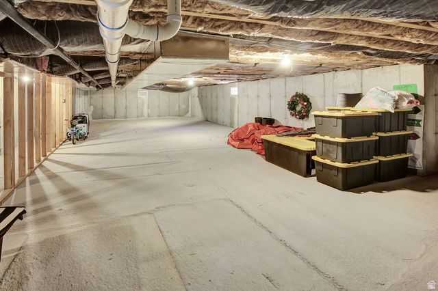 2119 S MOUNTAIN VIEW BLVD, Woods Cross, UT 84087