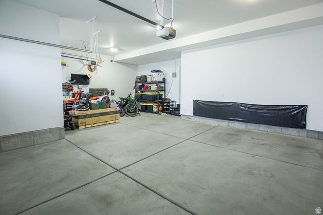 2119 S MOUNTAIN VIEW BLVD, Woods Cross, UT 84087