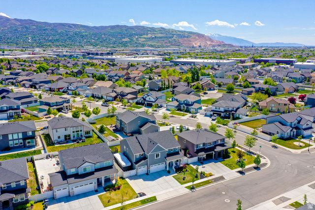 2119 S MOUNTAIN VIEW BLVD, Woods Cross, UT 84087