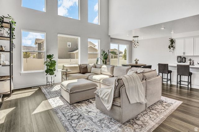 2119 S MOUNTAIN VIEW BLVD, Woods Cross, UT 84087