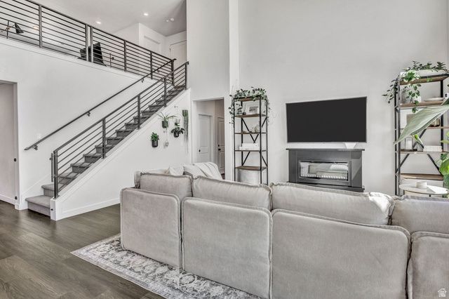 2119 S MOUNTAIN VIEW BLVD, Woods Cross, UT 84087