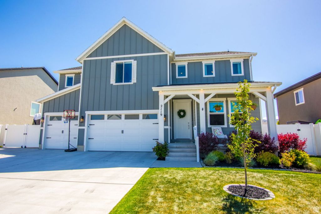 2119 S MOUNTAIN VIEW BLVD, Woods Cross, UT 84087