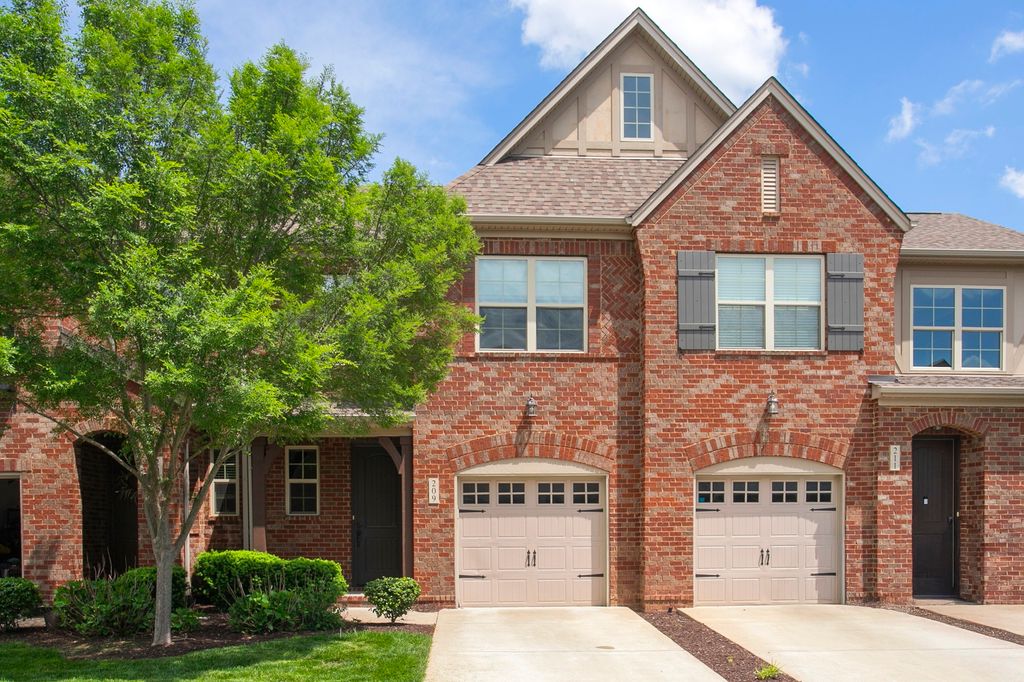 209 Bixby Private Ln, Hendersonville, TN 37075