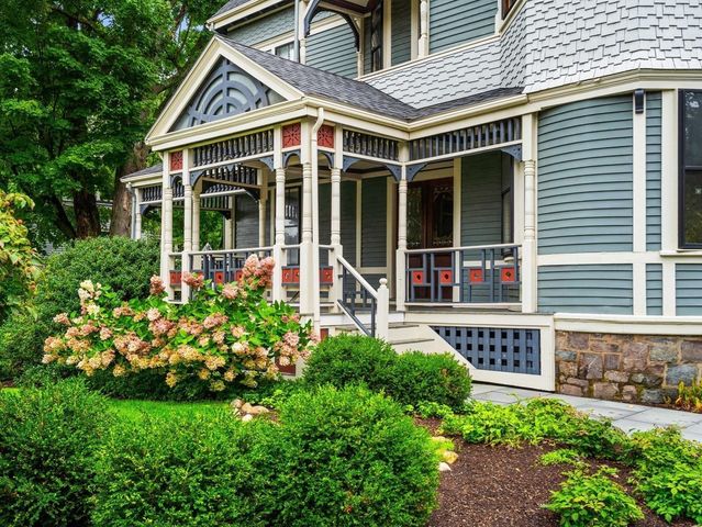 44 Putnam Street, Newton, MA 02465