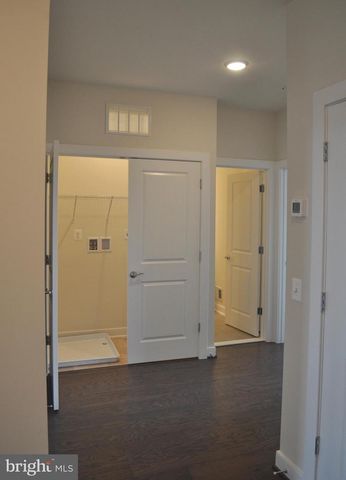 13424 ARROWBROOK CENTRE DR, Herndon, VA 20171