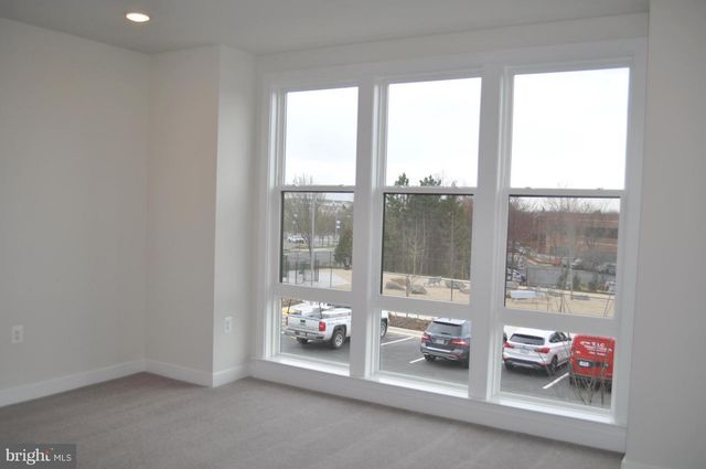 13424 ARROWBROOK CENTRE DR, Herndon, VA 20171