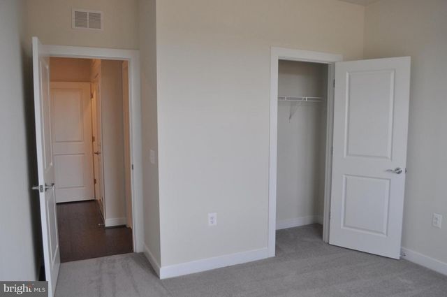 13424 ARROWBROOK CENTRE DR, Herndon, VA 20171