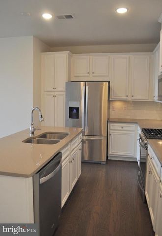 13424 ARROWBROOK CENTRE DR, Herndon, VA 20171
