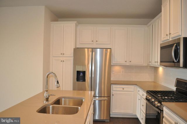 13424 ARROWBROOK CENTRE DR, Herndon, VA 20171