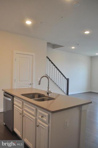 13424 ARROWBROOK CENTRE DR, Herndon, VA 20171