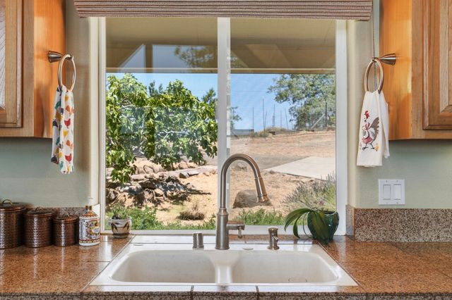 5590 Lynx Trl, Pollock Pines, CA 95726